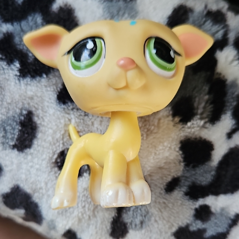 LPS Littlest Pet Shop #875 Yellow Greyhound Wippet Green Eyes